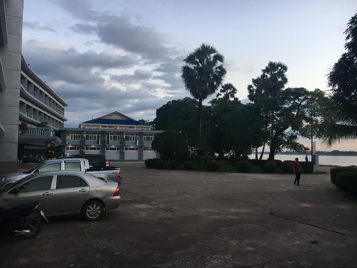 Mekong Hotel Thakhek Bagian luar foto