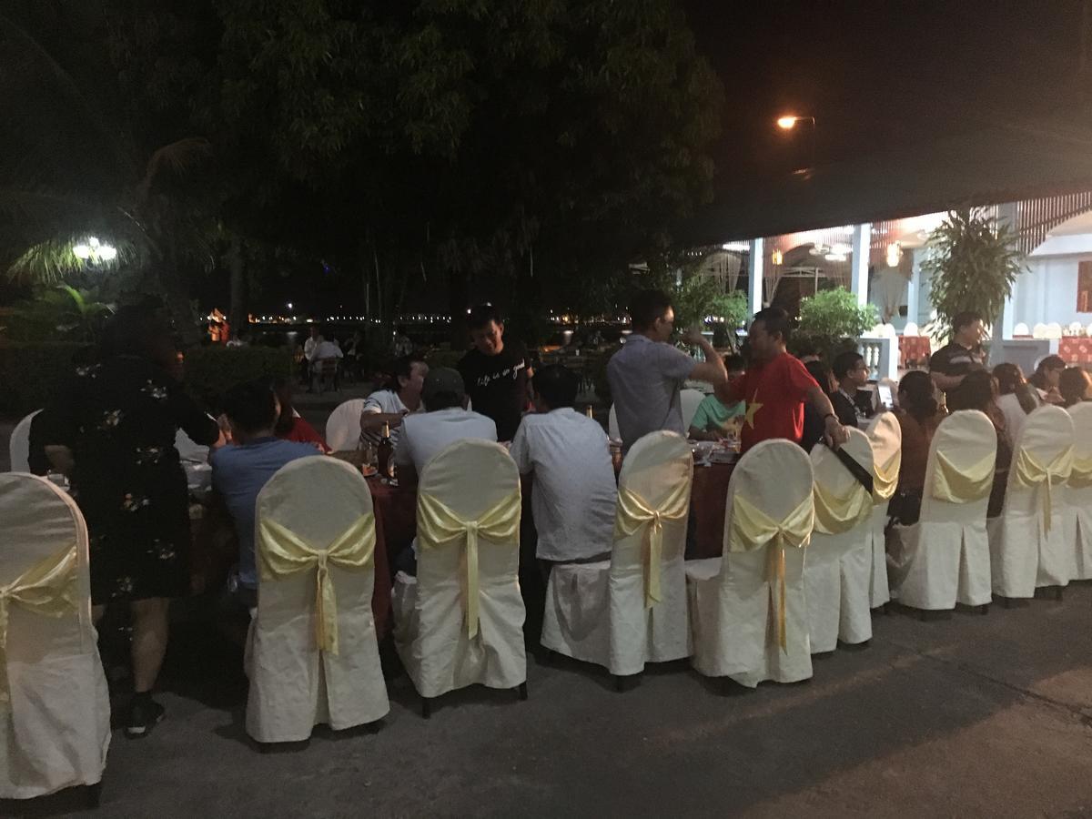 Mekong Hotel Thakhek Bagian luar foto