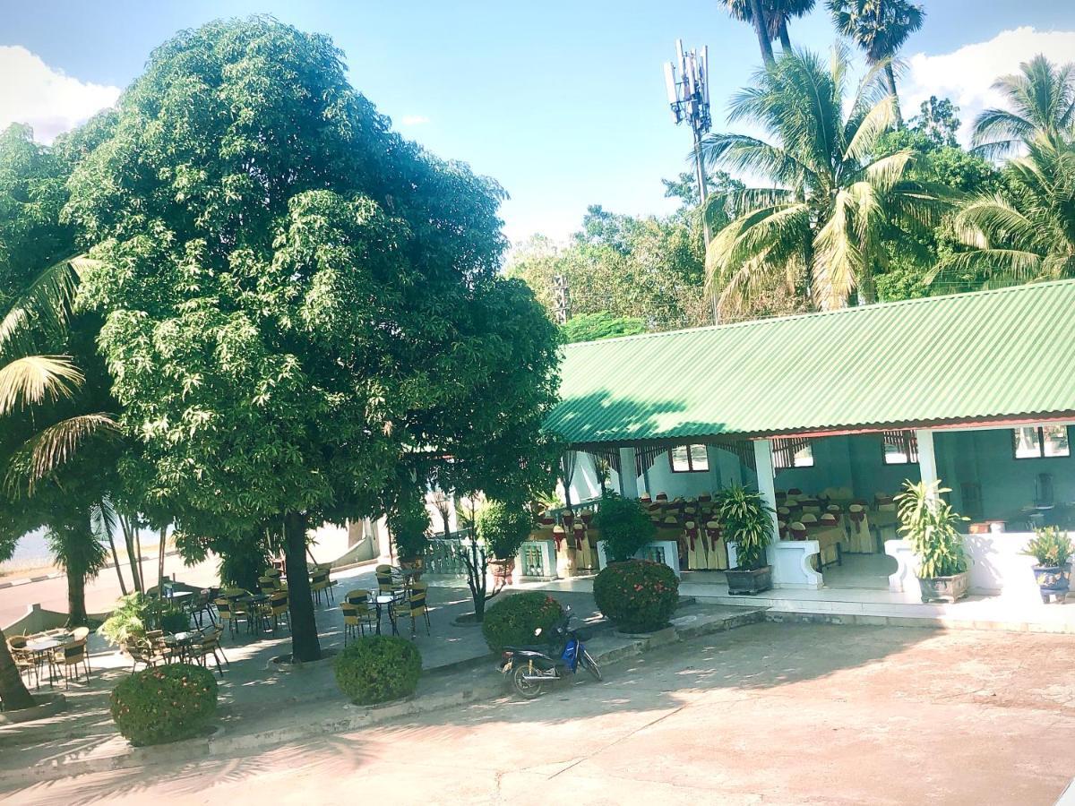 Mekong Hotel Thakhek Bagian luar foto