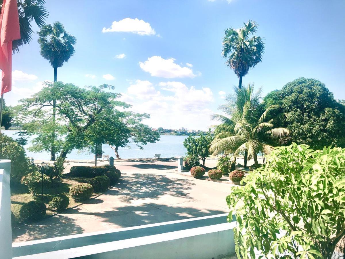 Mekong Hotel Thakhek Bagian luar foto