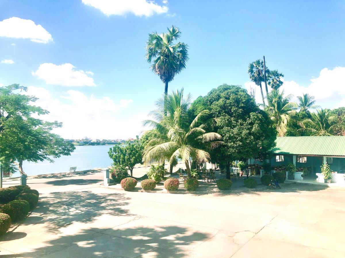 Mekong Hotel Thakhek Bagian luar foto